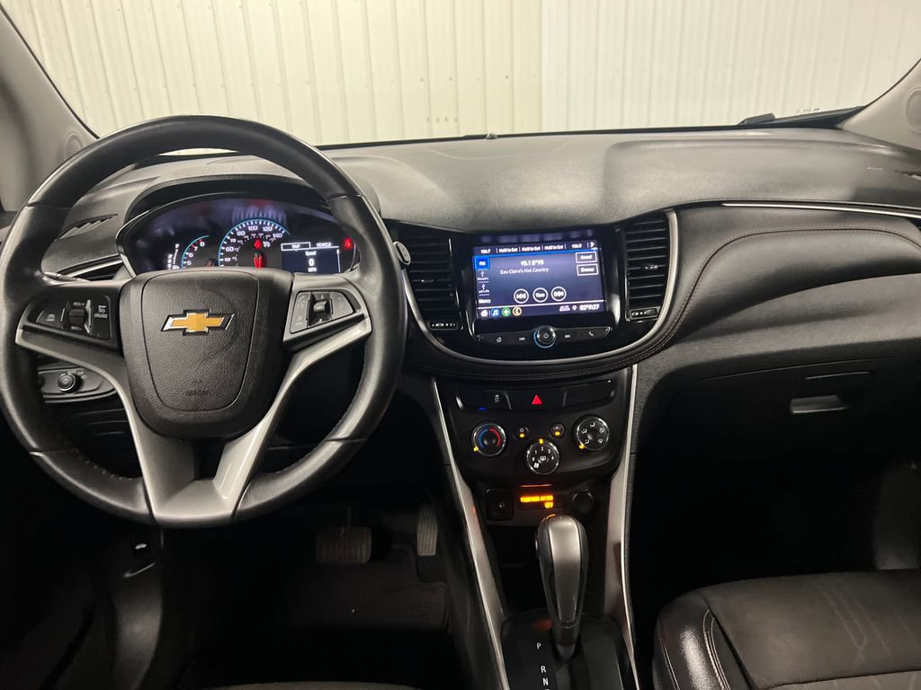 Certified 2022 Chevrolet Trax LT w/ Midnight Edition AWD/4WD image 17