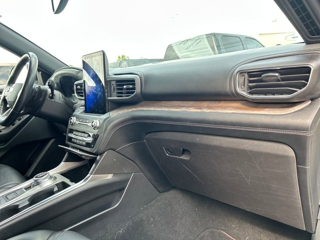 Used 2020 Ford Explorer Platinum w/ Premium Technology Package image 17
