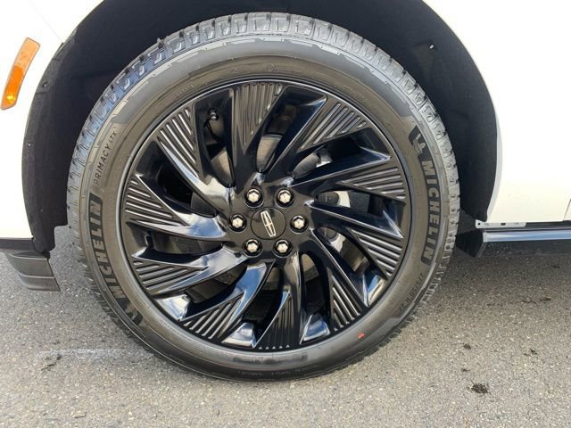 New 2026 Lincoln Navigator Reserve w/ Jet Appearance Package image 13