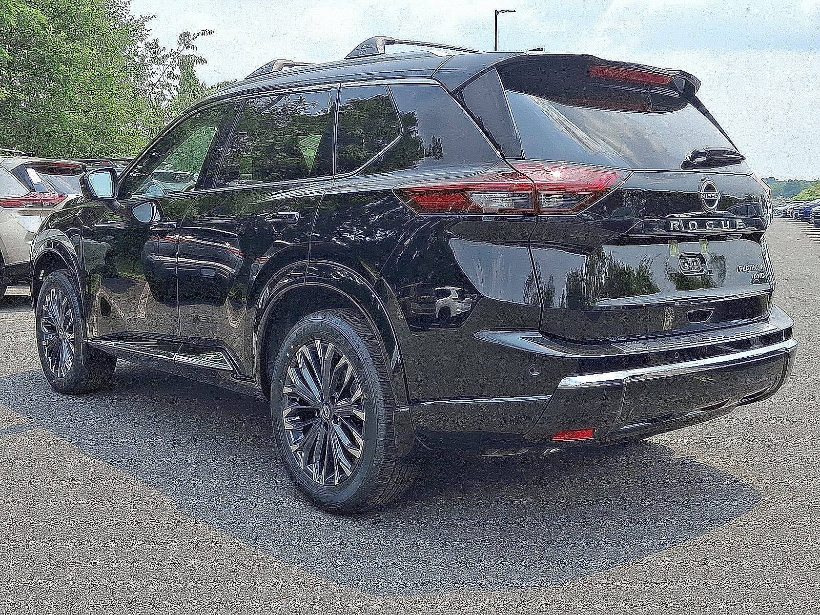 Certified 2026 Nissan Rogue Platinum AWD/4WD image 4