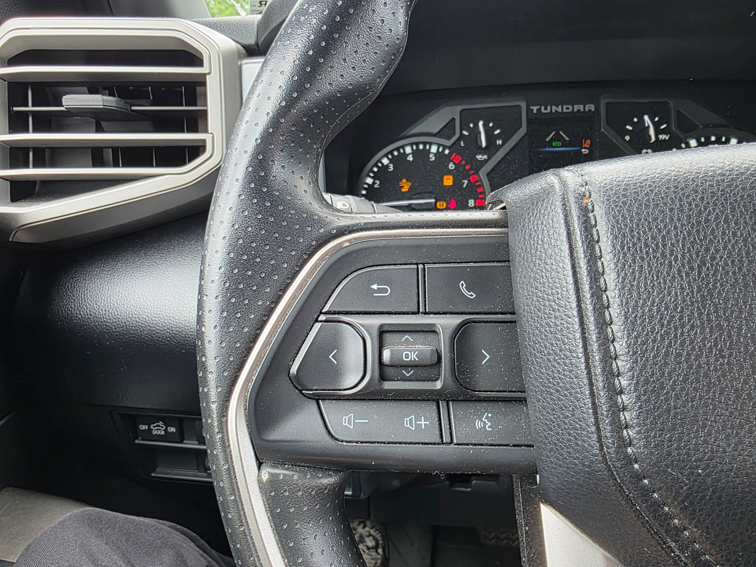 Used 2025 Toyota Tundra SR5 AWD/4WD image 14