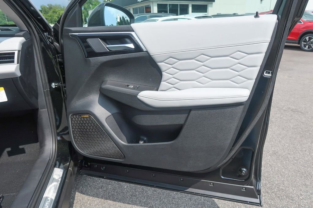 New 2025 Mitsubishi Outlander AWD image 23