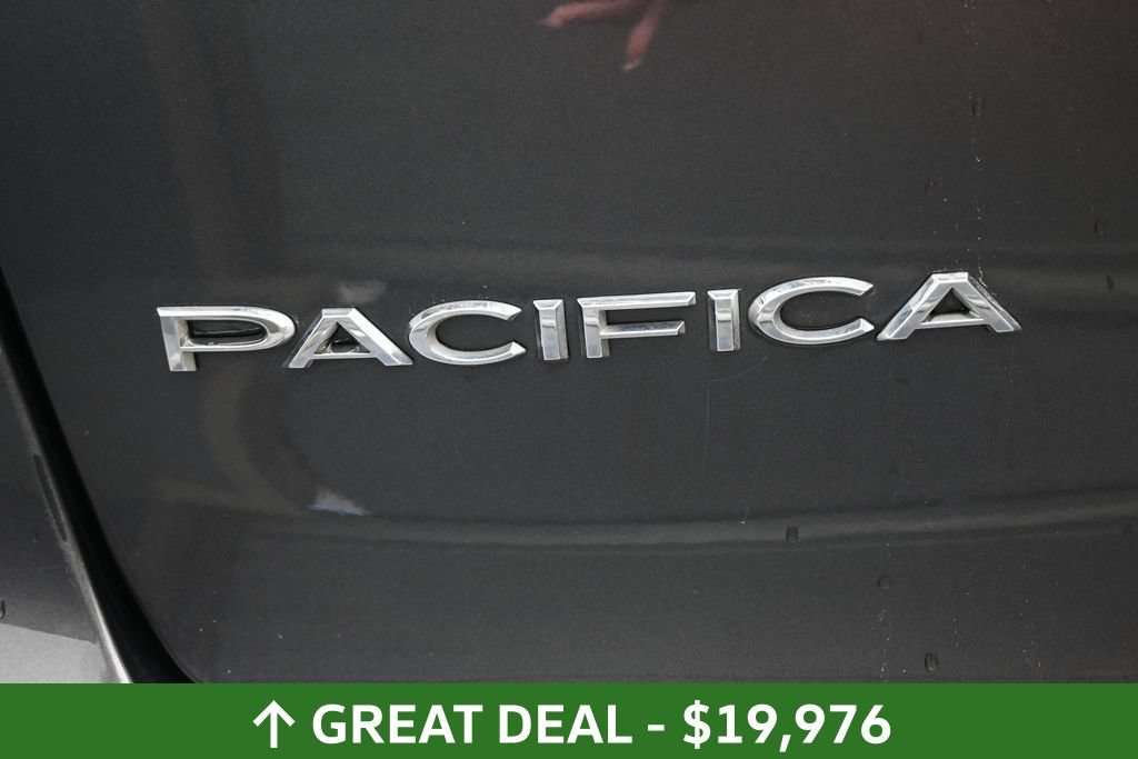 Used 2023 Chrysler Pacifica Touring-L FWD image 17