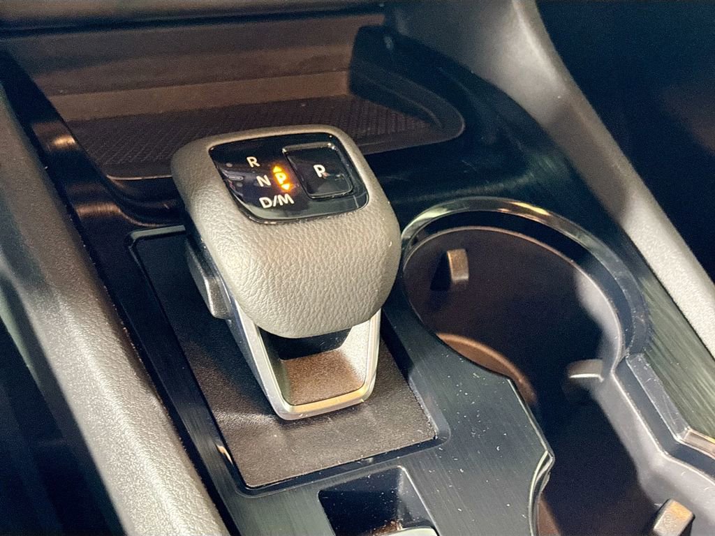 Used 2024 Nissan Rogue S image 17