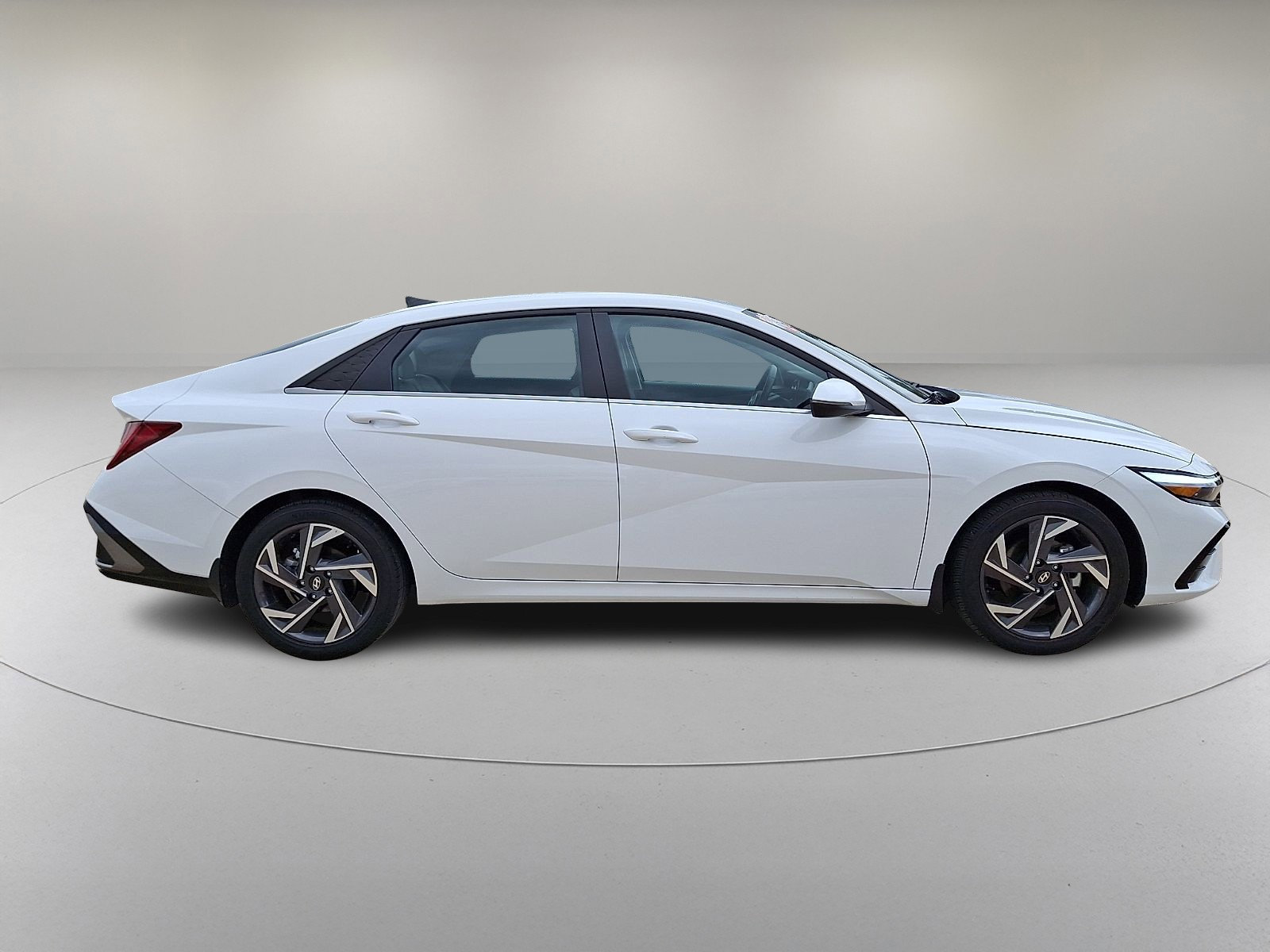 Certified 2025 Hyundai Elantra Limited FWD image 12