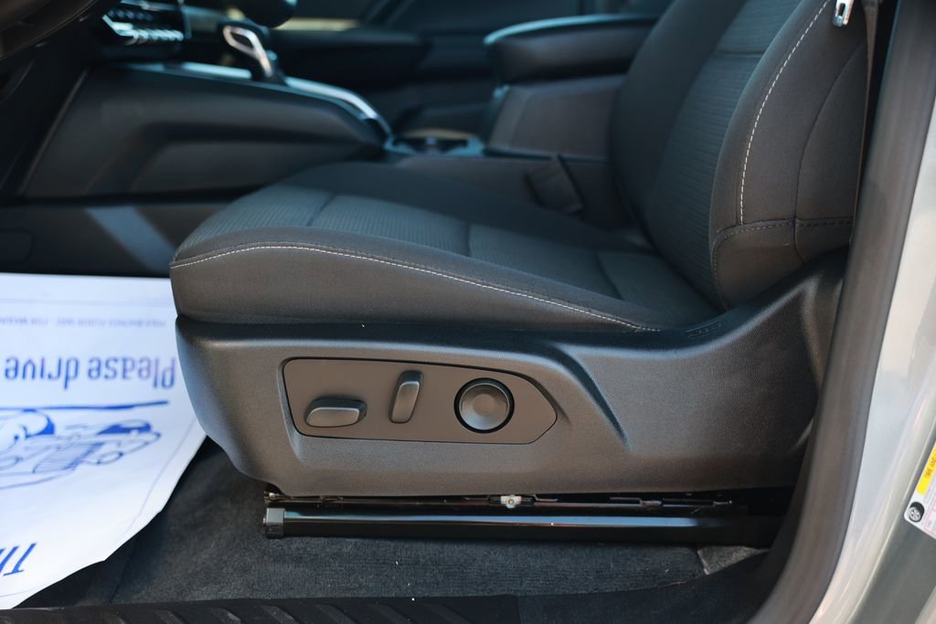 Used 2023 Chevrolet Colorado LT w/ LT Convenience Package II image 19