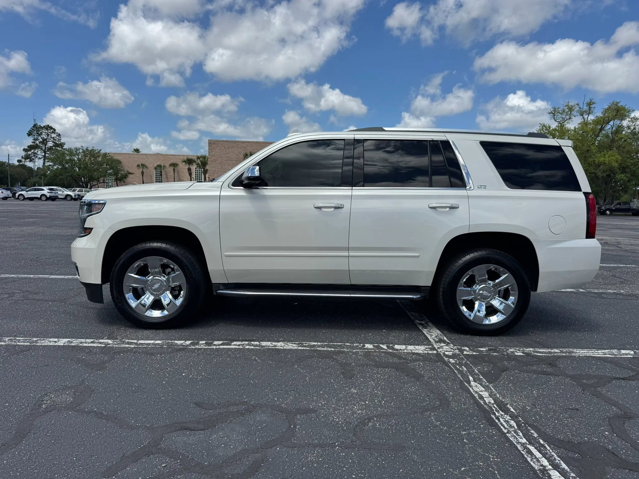 Used 2015 Chevrolet Tahoe LTZ RWD image 9