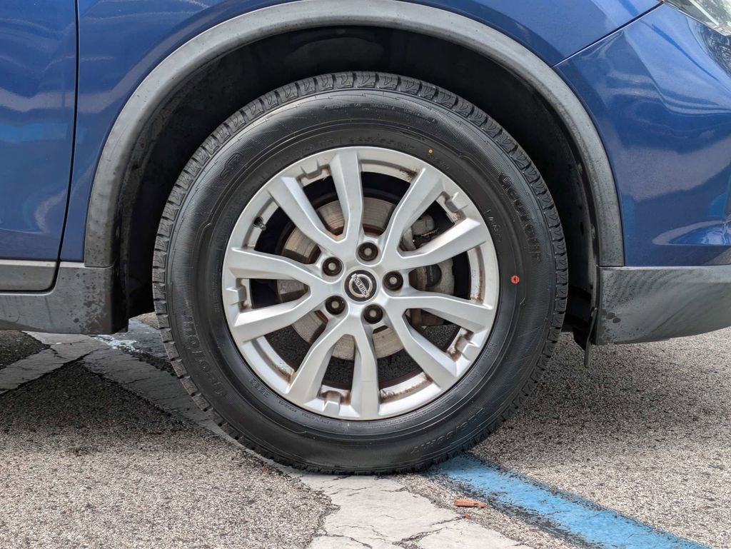 Used 2019 Nissan Rogue SV image 11