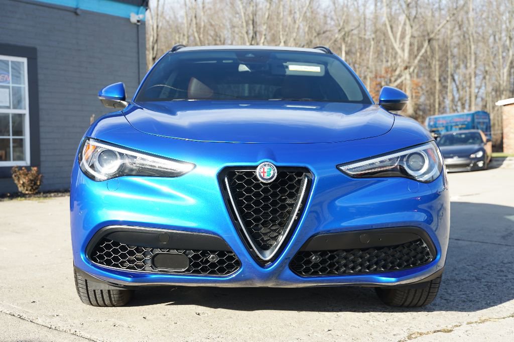Used 2018 Alfa Romeo Stelvio Ti Sport image 2