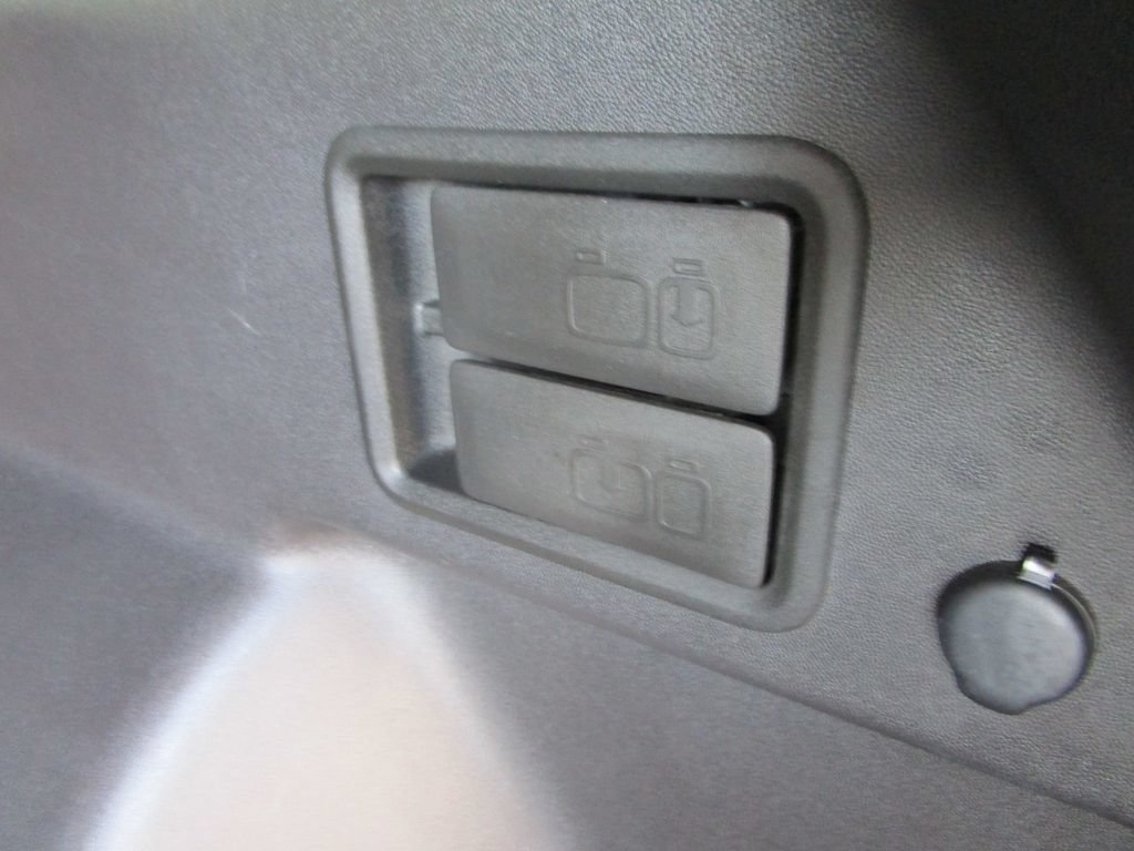 Used 2024 Chevrolet Equinox LT FWD image 18