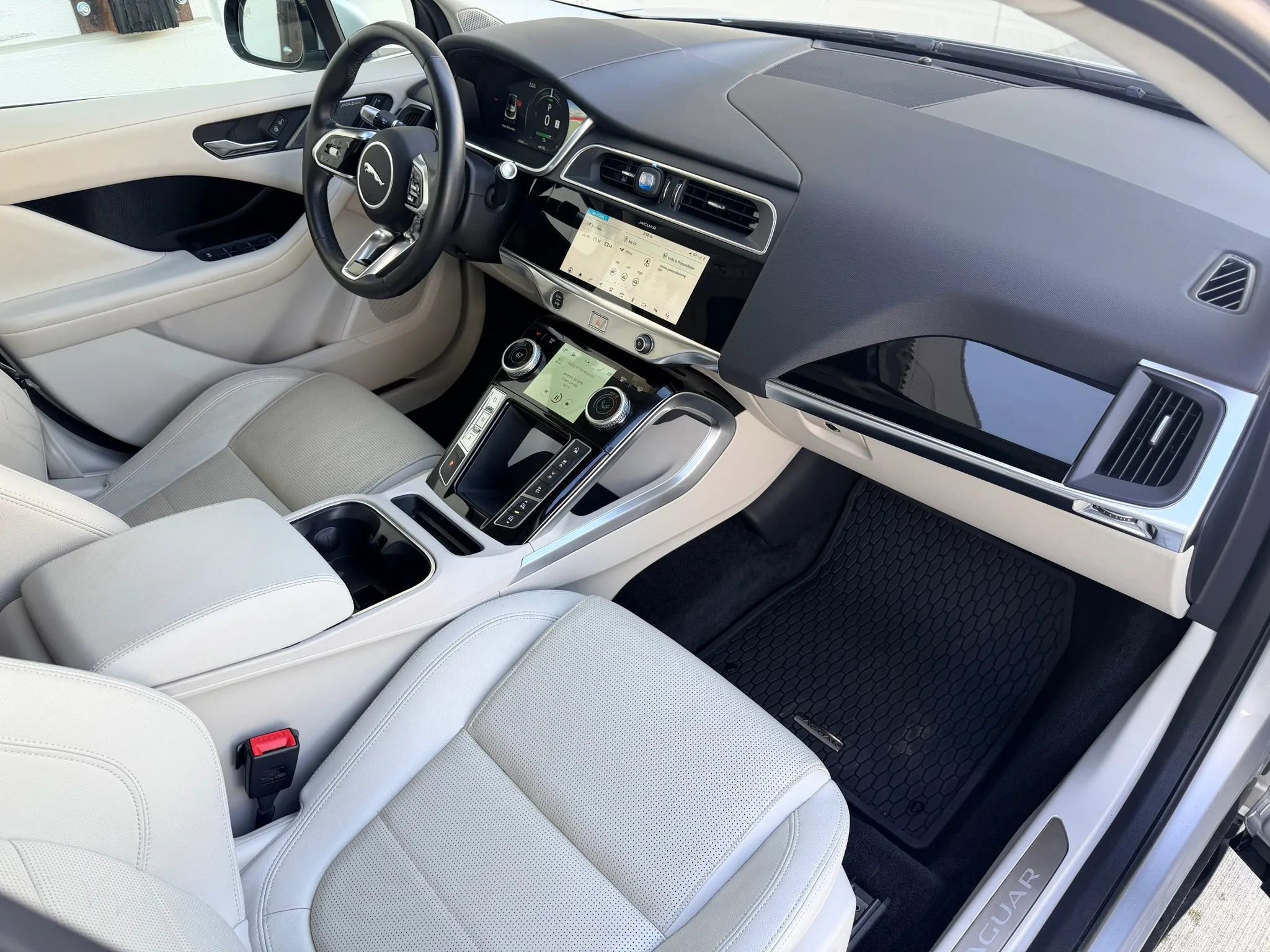 Used 2020 Jaguar I-PACE S image 17