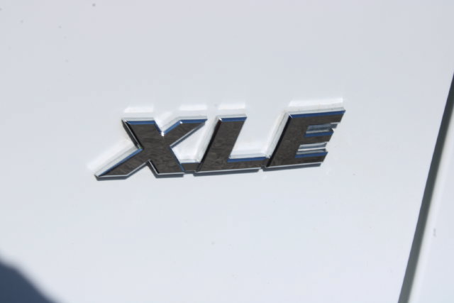Used 2022 Toyota RAV4 XLE FWD image 6