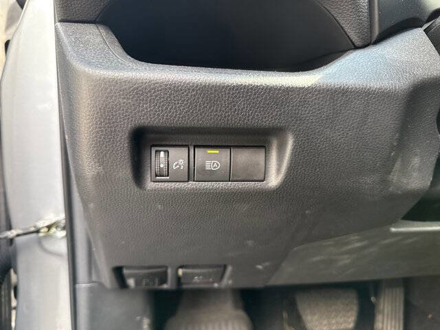 Used 2022 Toyota RAV4 XLE AWD/4WD image 13