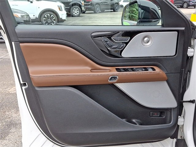 Used 2020 Lincoln Aviator Reserve w/ Equipment Group 201A AWD/4WD image 12