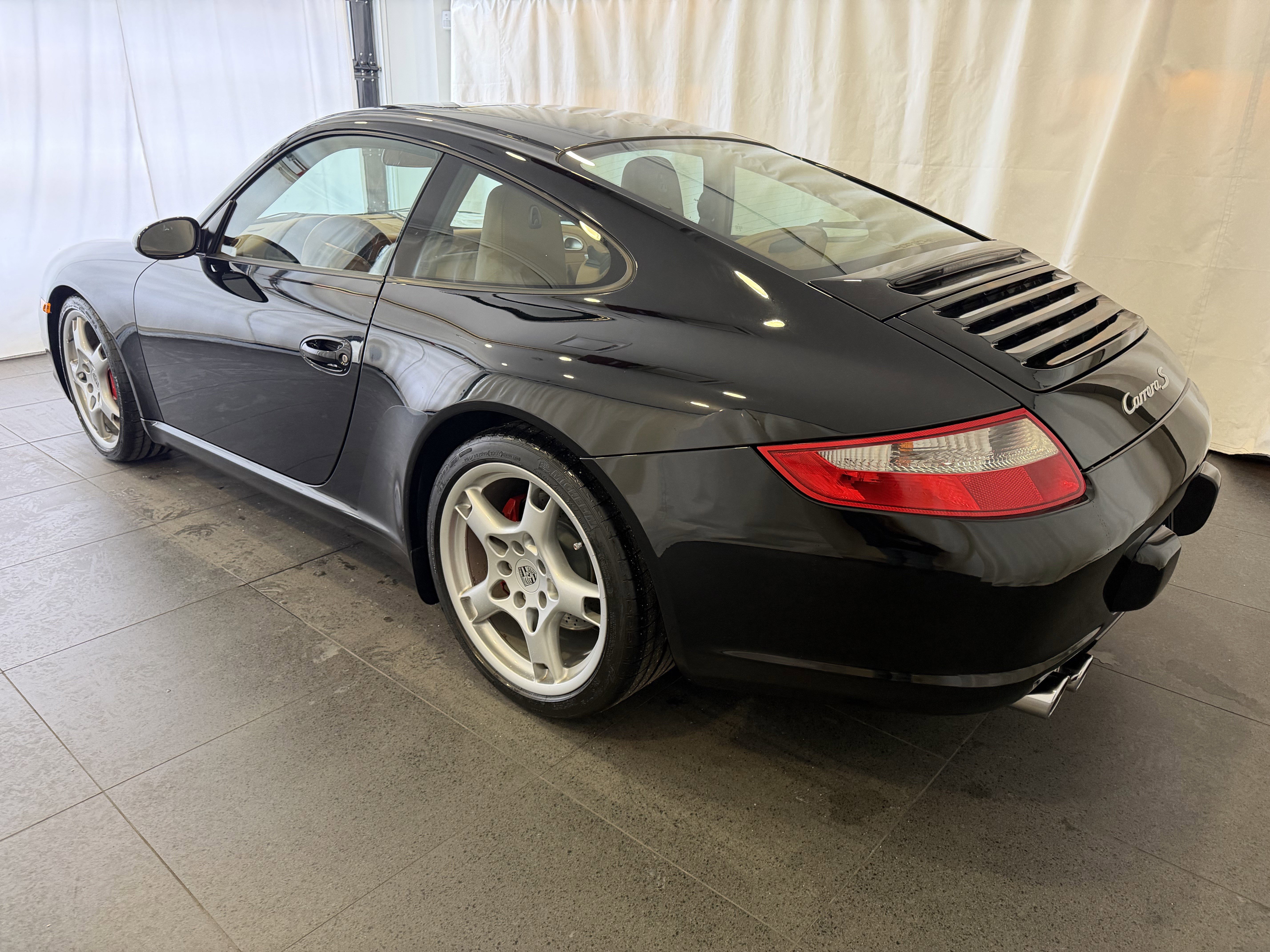 Used 2006 Porsche 911 Carrera S image 3