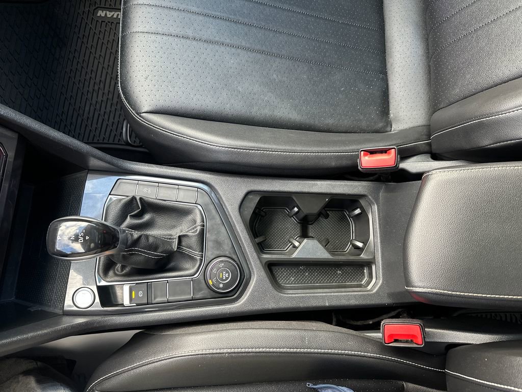 Used 2022 Volkswagen Tiguan SE w/ Panoramic Sunroof Package image 13