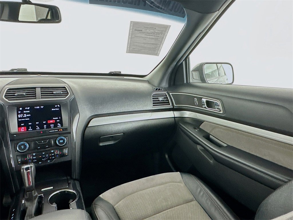 Used 2017 Ford Explorer XLT w/ Equipment Group 202A image 23