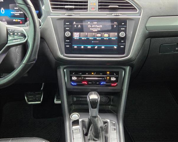 Certified 2022 Volkswagen Tiguan SE R-Line FWD image 17