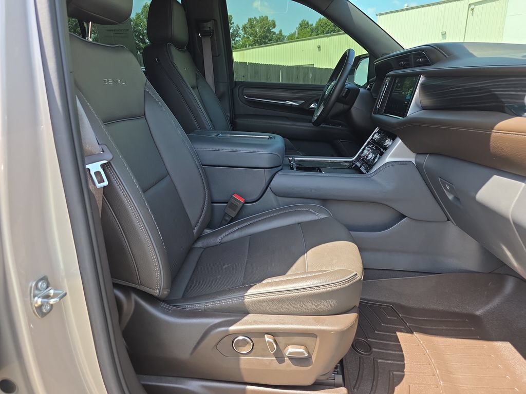 Used 2023 GMC Yukon Denali RWD image 16
