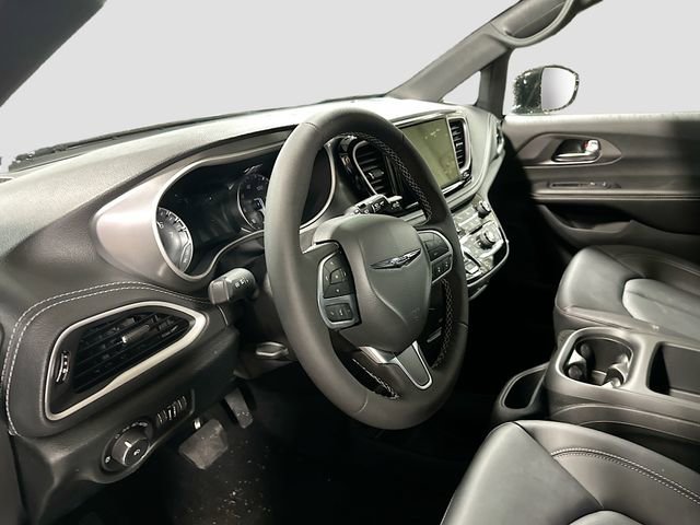 New 2026 Chrysler Pacifica Select AWD/4WD image 10