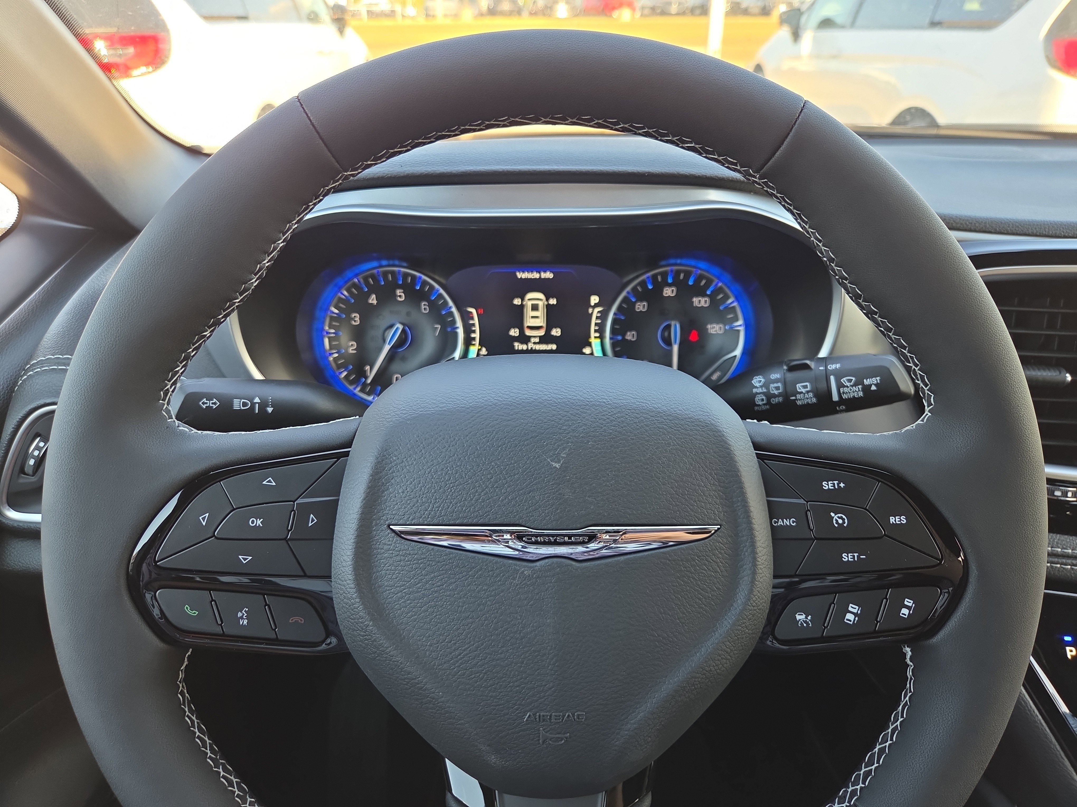 New 2026 Chrysler Pacifica Limited w/ Uconnect Theater Family Group image 10