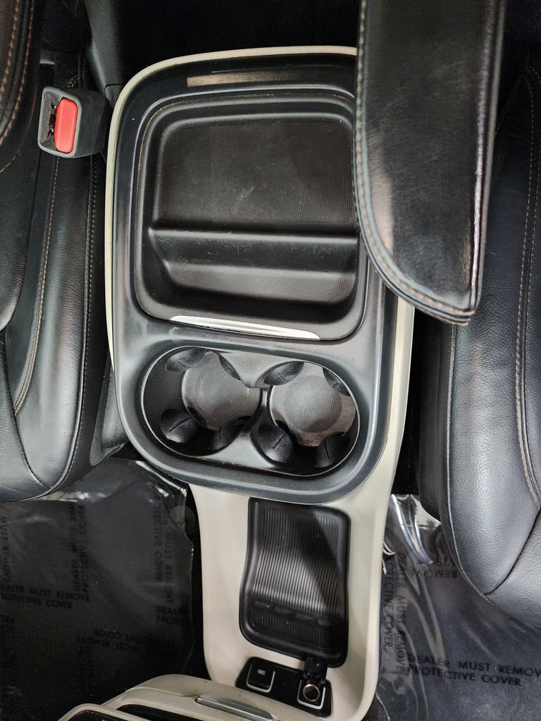 Used 2017 Chrysler Pacifica Touring-L FWD image 22