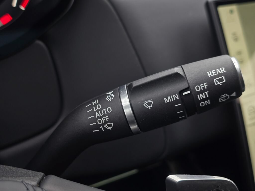 Used 2025 Land Rover Range Rover Sport SE AWD/4WD image 40