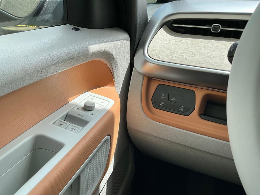 New 2025 Volkswagen ID. Buzz 1st Edition AWD/4WD image 24