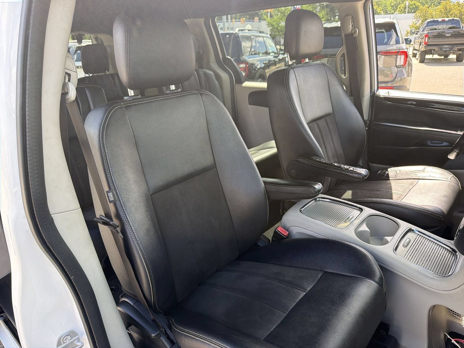 Used 2020 Dodge Grand Caravan SXT FWD image 22