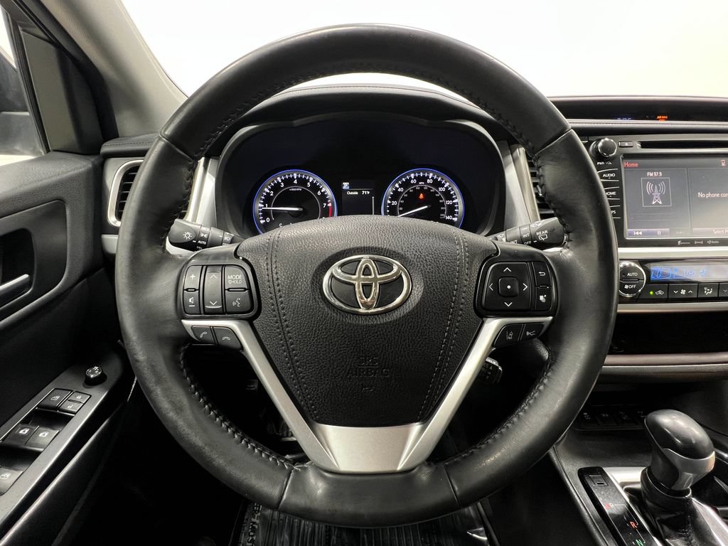 Used 2019 Toyota Highlander XLE AWD/4WD image 23