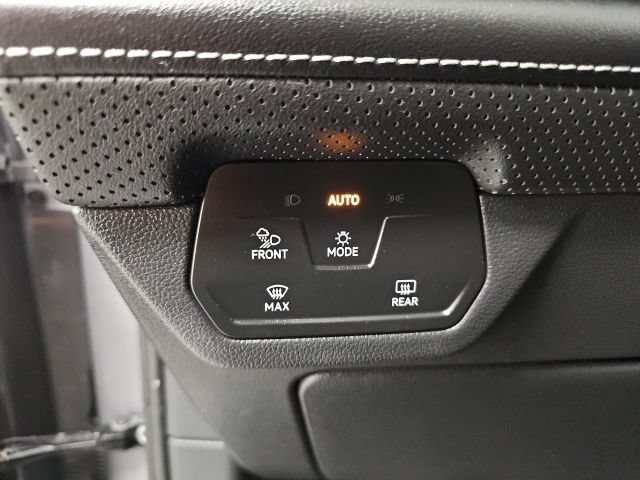 Used 2025 Volkswagen Atlas SE AWD/4WD image 17