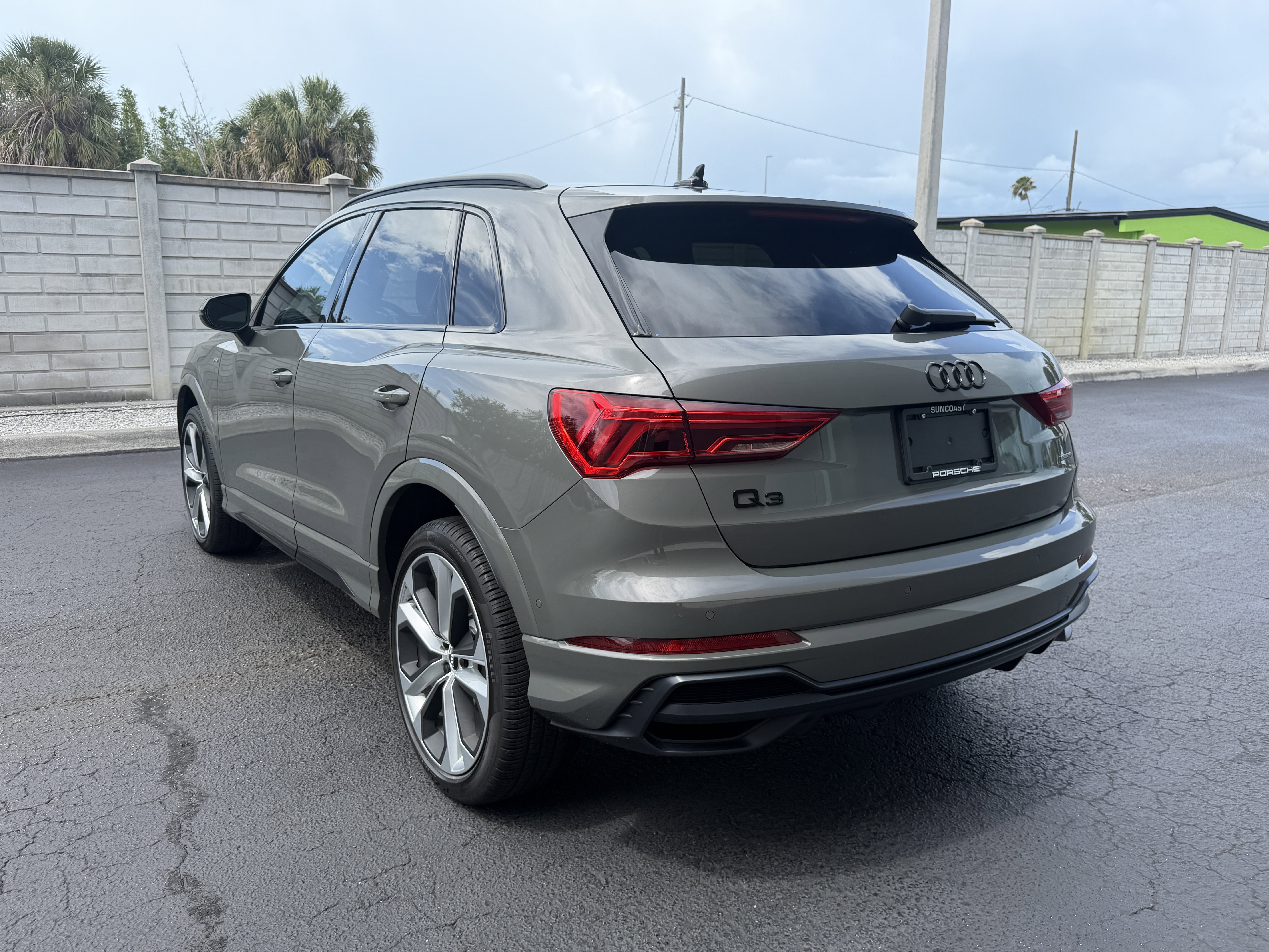 Used 2021 Audi Q3 2.0T Premium Plus w/ Premium Plus Package AWD/4WD image 3