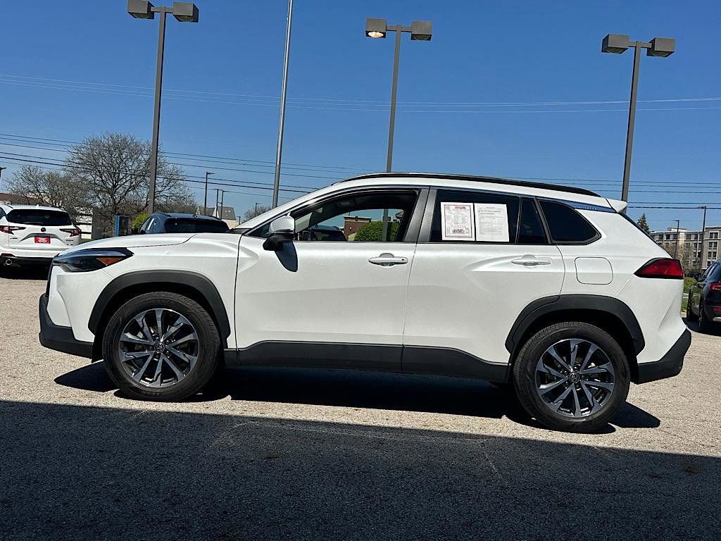 Certified 2023 Toyota Corolla Cross XLE image 2