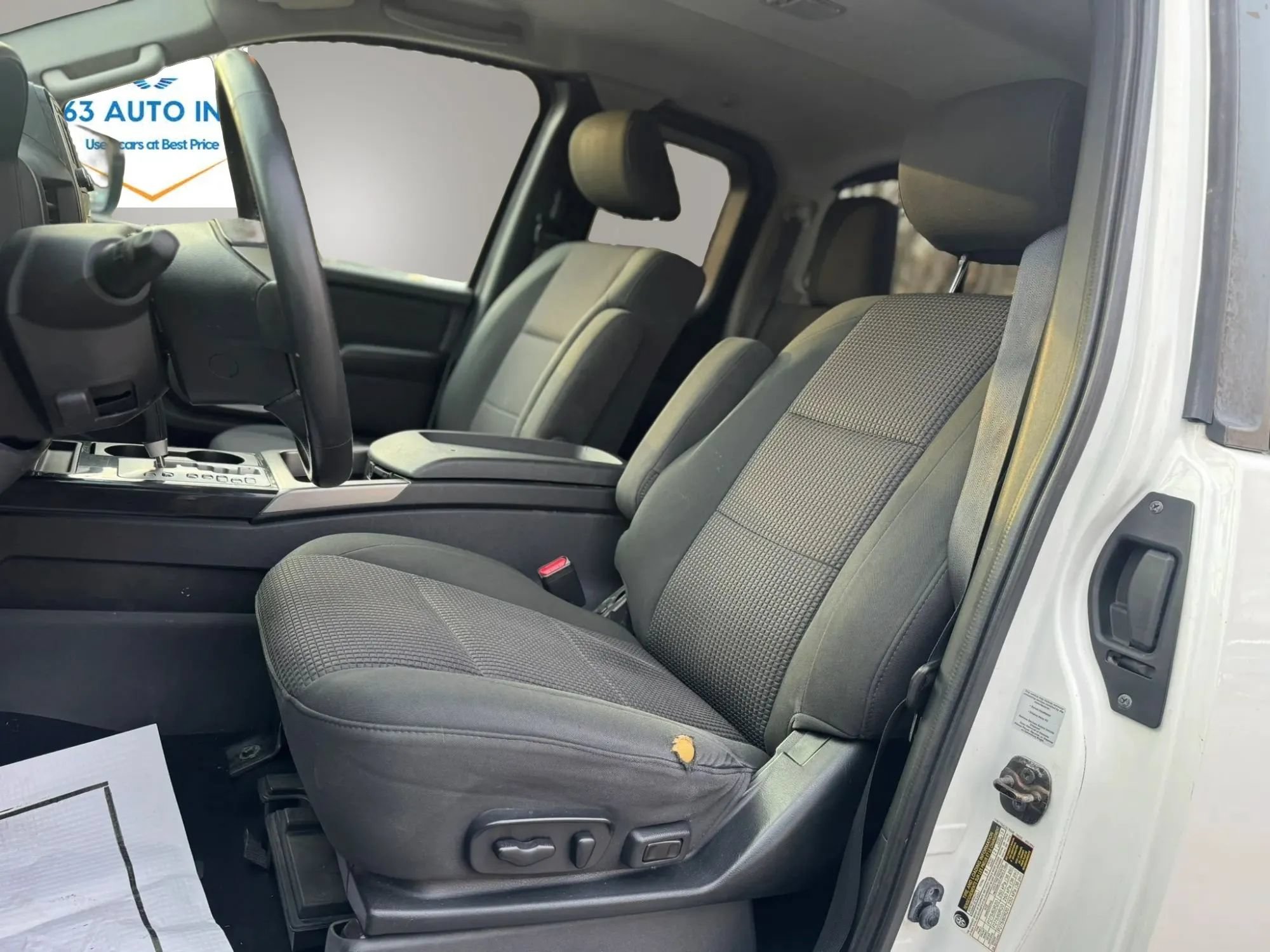 Used 2015 Nissan Titan SV w/ SV Value Truck Package AWD/4WD image 13