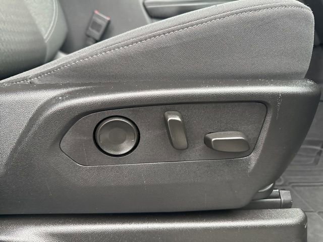 Used 2025 Chevrolet Suburban LS image 11