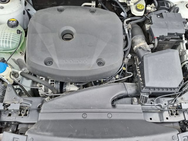 Used 2020 Volvo XC40 T5 R-Design AWD/4WD image 25