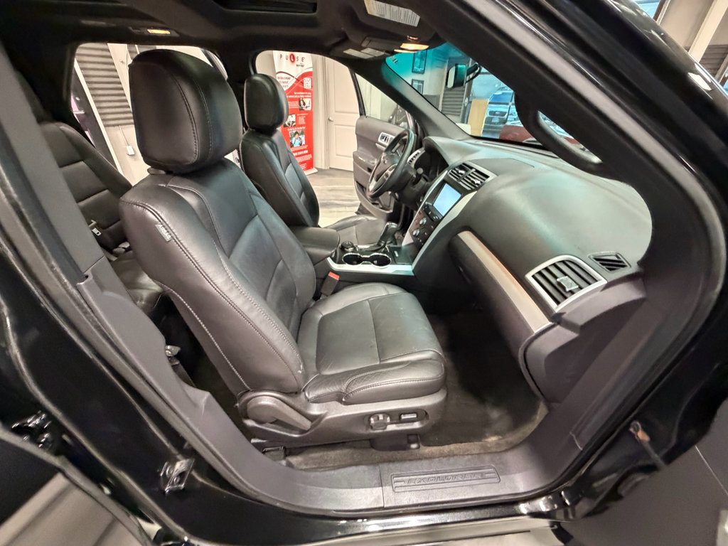Used 2015 Ford Explorer XLT w/ Equipment Group 202A AWD/4WD image 44
