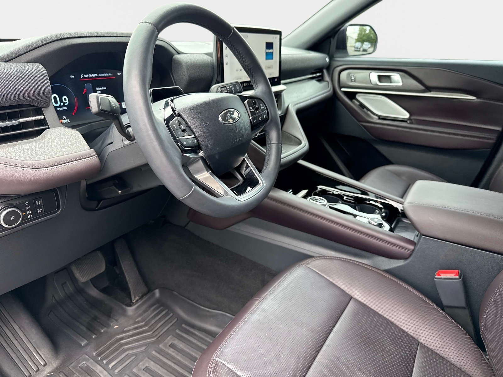 Used 2025 Ford Explorer Platinum RWD image 34