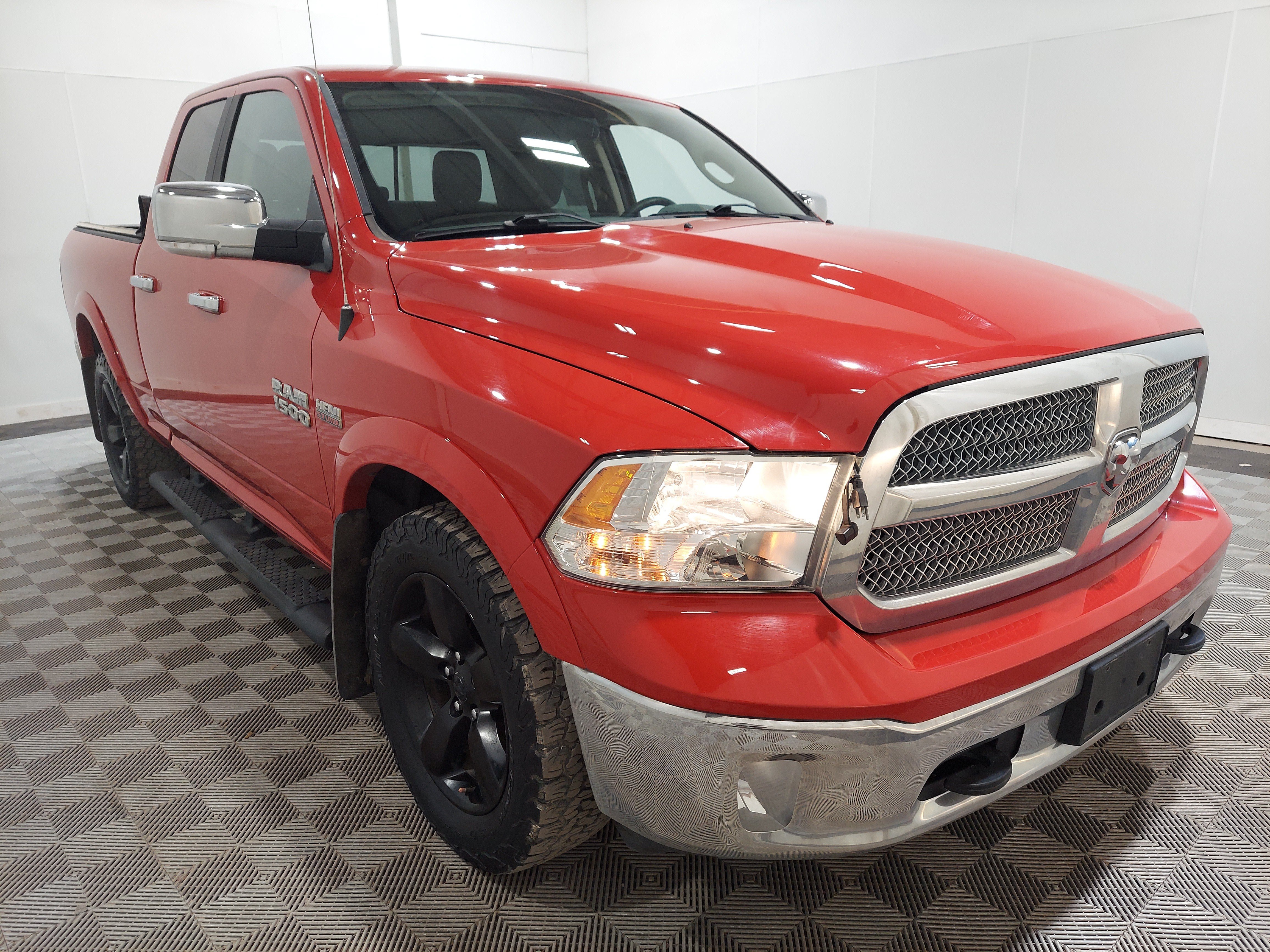Used 2018 RAM 1500 SLT AWD/4WD image 4