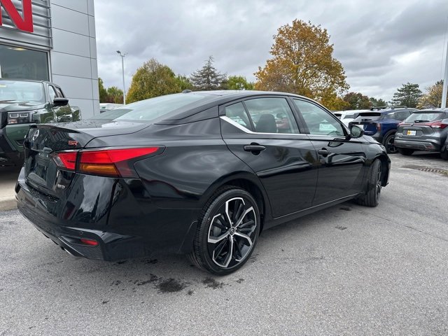 Used 2024 Nissan Altima 2.5 SR w/ SR Premium Package image 8