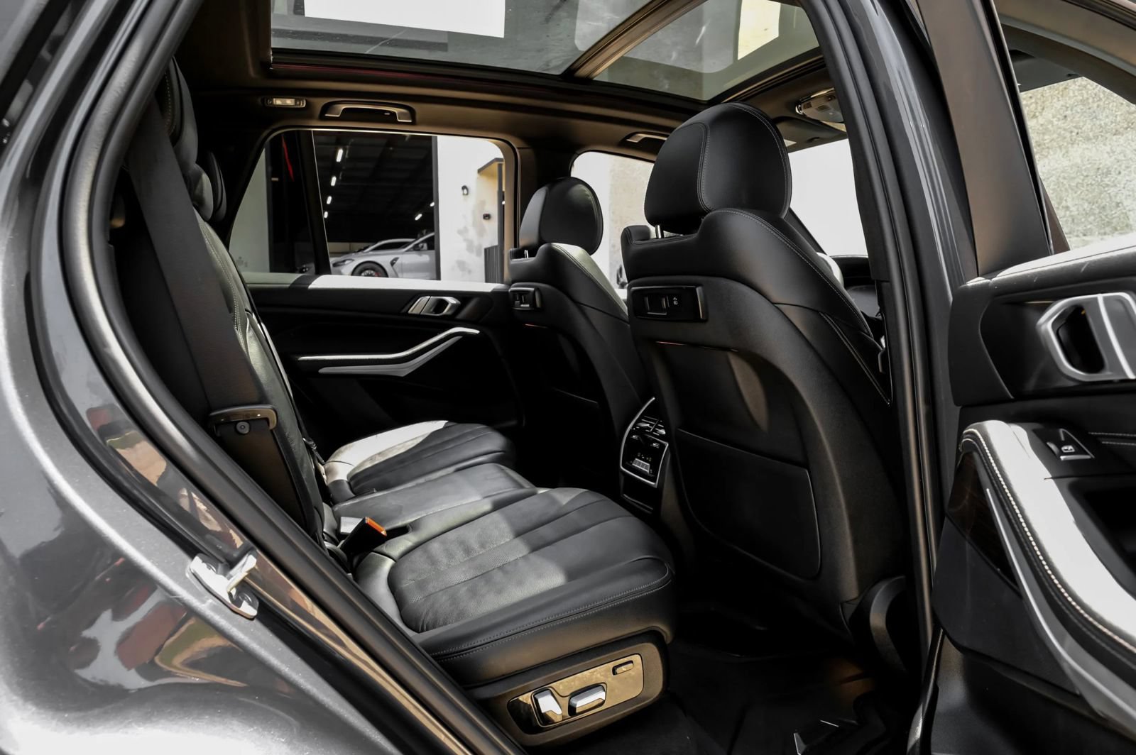 Used 2020 BMW X5 xDrive40i w/ M Sport Package AWD/4WD image 45