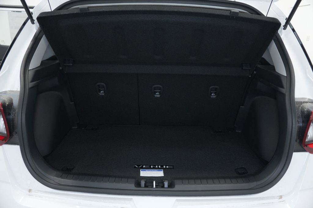 New 2025 Hyundai Venue SEL image 31