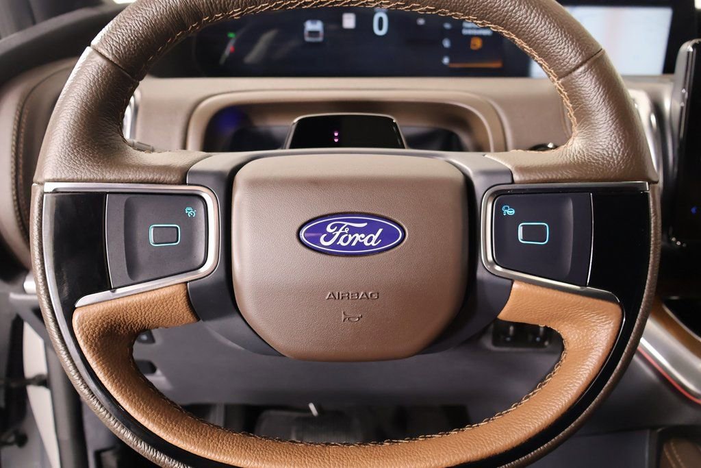 Used 2025 Ford Expedition Max King Ranch image 3