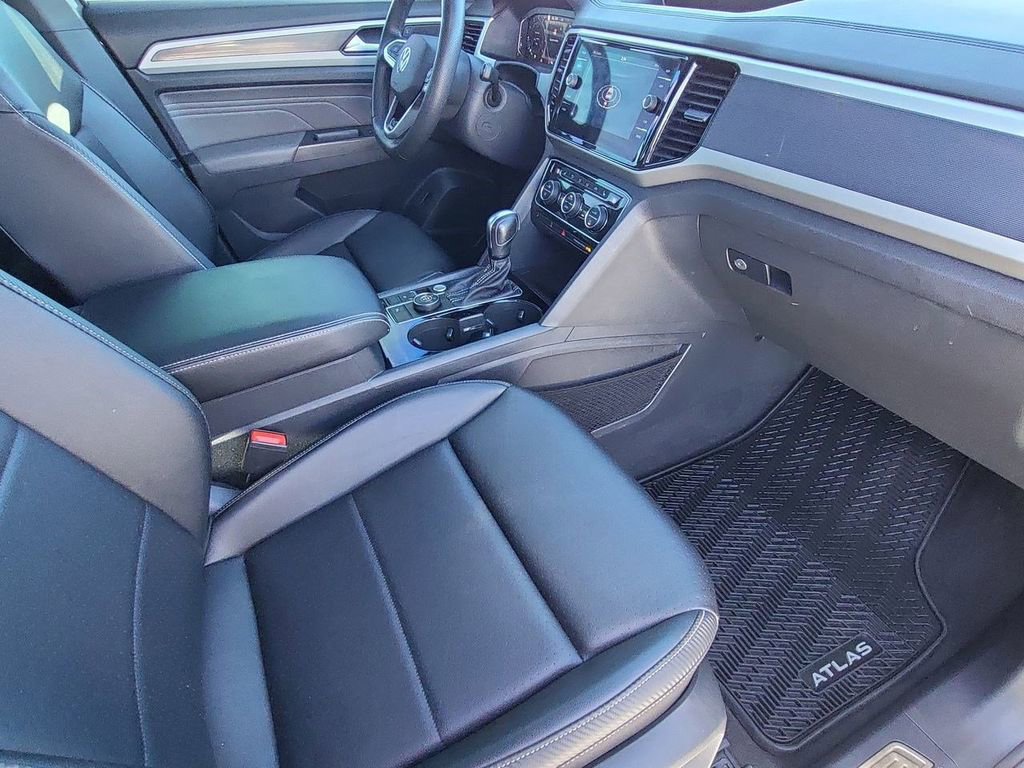 Used 2022 Volkswagen Atlas Cross Sport SEL R-Line image 36