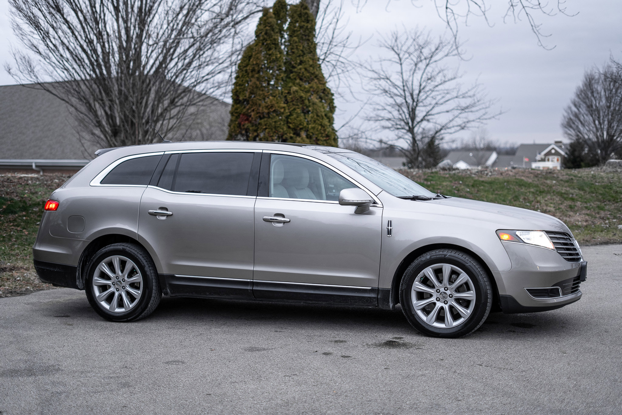 Used 2018 Lincoln MKT AWD image 4