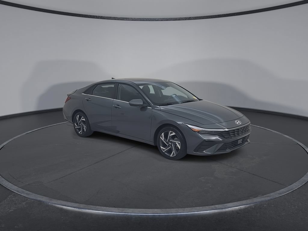 Used 2025 Hyundai Elantra SEL FWD image 3
