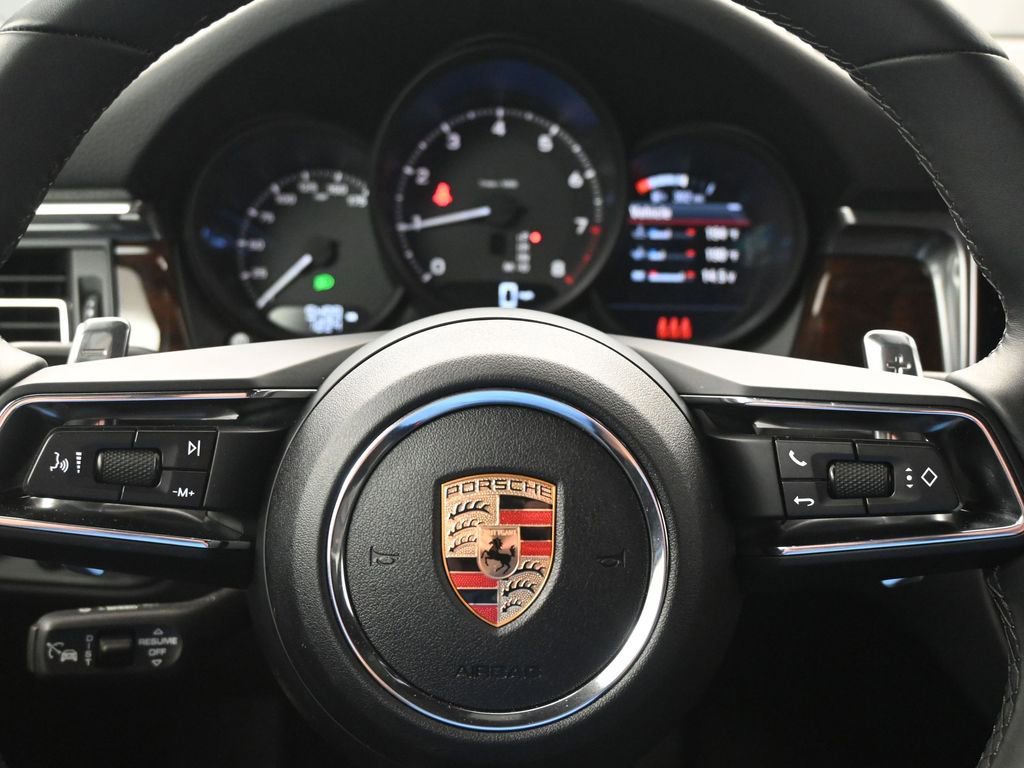 Certified 2025 Porsche Macan image 21