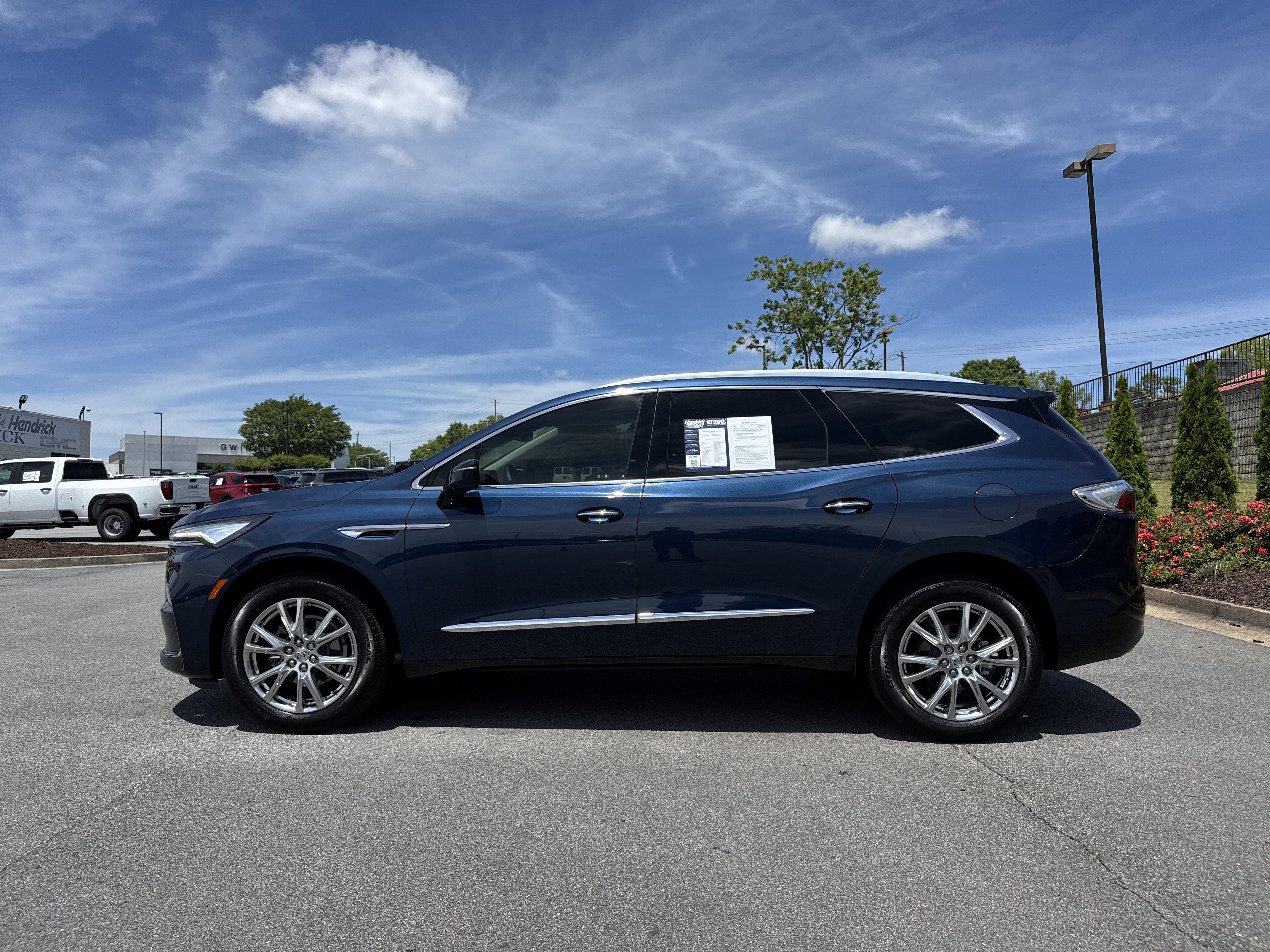 Used 2023 Buick Enclave Essence w/ Experience Buick Package FWD image 7