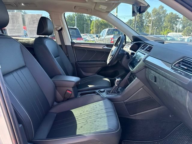 Used 2023 Volkswagen Tiguan SE w/ Panoramic Sunroof Package AWD/4WD image 9