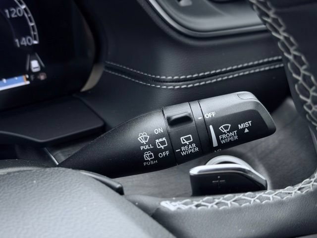 Used 2025 Jeep Grand Cherokee Limited AWD/4WD image 30